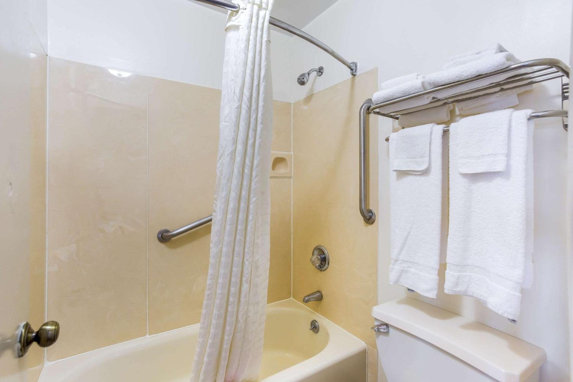 Econo Lodge Lebanon Eksteriør billede